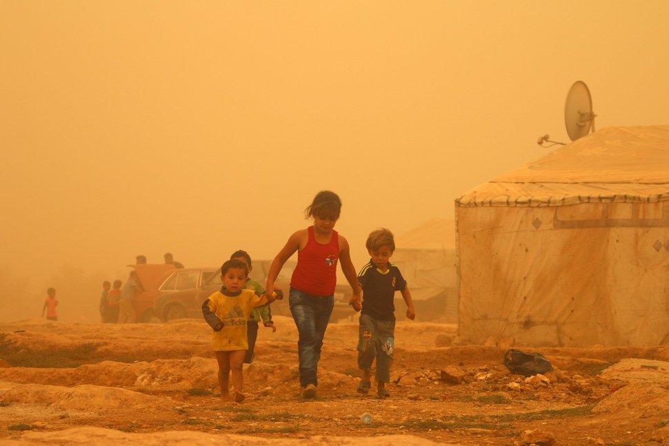 Srian children dust storm Huff post.jpeg